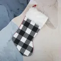 Chaussette de Noël à carreaux noirs et blancs avec bordure en fausse fourrure blanche - Style Sans Flocon de Neige (CX21004) / Carreaux Noir et Blanc