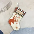 Piccola calza di Natale in iuta beige con renna stampata e risvolto a quadretti - Cervo Rosso