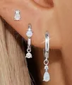 Makroaufnahme von Silberohrringen mit Zirkonia und buntem Opalstein am Modell - Opal Ohrstecker und Creolen Set (e704) / 14k / 3er-Set / Gold