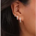 Elegantes Set aus drei versilberten Zirkonia-Ohrringen mit quadratischen Steinen - Quadratische Zirkonia Gestuftes Ohrring Set (e662) / 14k / 3er-Set / Silber