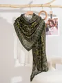 Vista dettagliata dello scialle verde scuro con motivo paisley ed etnico geometrico - Paisley Geometrico - Verde Scuro
