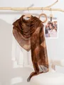 Drappeggio artistico di una sciarpa di seta marrone a righe su una camicia bianca - 180*90CM / Marrone Caffè