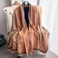 Sciarpa vintage con stampa paisley arancione e beige, scialle morbido con frange - 185cm / Arancione Chiaro