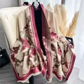 Sciarpa etnica floreale in finto cashmere con motivi jacquard vintage e nappine donna - Rosa Rosso