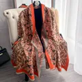 Scialle pashmina classico con stampa paisley, bordo arancione e frange per l'autunno - 185cm / Arancione Scuro