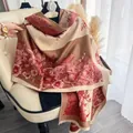 Vintage Kaschmirschal mit roten Blumen und eleganten Fransen im Toile-de-Jouy-Stil - Kaffee Rot