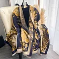 Schal mit Blumenmuster in Marineblau und Gelb, Pashmina-Gefühl mit dicken Fransen - Marineblau