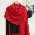 Elegante scialle di raso rosso per donna, stola estiva leggera con finitura lucida - Rosso