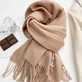 Dettaglio della texture della sciarpa in cashmere cammello con etichetta e frange - 5# Rosa Chiaro