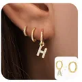 Dettaglio di orecchini a cerchio S925 placcati oro con ciondolo a lettera H rimovibile - Stile Lettera H
