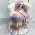 Sciarpa a quadri arcobaleno in toni viola e rosa con maglia spessa e frange - Stile a Quadri Rosa Viola