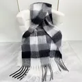 Sciarpa spessa in mohair a quadri neri e grigi con frange per la moda invernale - Stile a Quadri Nero Bianco