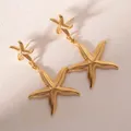 Luxuriöse goldene Seestern-Ohrhänger mit eleganten langen Fransen und Meeresstruktur - Doppel Seestern Quaste Stil (e1154) / Gold
