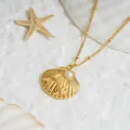Collier avec pendentif coquillage doré, perle blanche et étoile de mer sur chaîne - Style Coquillage Étoile de Mer Exquis (x412) / 14k / Or
