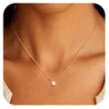 Detailopname van een gouden ketting met een fonkelende ronde zirkoon solitaire hanger - Klassieke Enkele Ronde Zirkoon Stijl (x482) / Goud