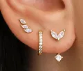 Nahaufnahme von vergoldeten Blumen-Ohrringen mit Marquise-Steinen und Creolen - Multi-Marquise-Zirkonia-Luxus-Set (4-teiliges Set)(e1427) / 14k