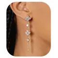 Nahaufnahme der vergoldeten Blumen-Ohrringe mit glitzerndem Zirkonbesatz und Quasten-Details - Quastenohrringe mit vierblättrigem Blumencluster (e1396) / 14k / 1 Paar Packung / Gold