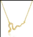 Détail du collier pendentif serpent doré orné de zircons scintillants sertis pavé - Serpent en S (x913-金色) / 14k