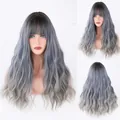 Parrucca lunga ondulata sfumata grigio-blu con frangia, vista frontale, laterale e retro - Sfumato Blu Nebbia Grigio