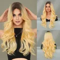 Parrucca lunga mossa biondo ombré per donna con radici scure e riccioli naturali - 65cm / Biondo Sfumato (MW9178-1)