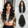 Parrucca lunga nera mossa di alta qualità per donna con frangia e riccioli naturali - 67cm / Nero