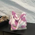 Sac fourre-tout en fausse fourrure avec motif de cœur violet et blanc et bandoulière - Rose Clair