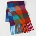 Detalle de bufanda gruesa de mohair con estampado de cuadros multicolor y flecos largos - Cuadros Grandes Multicolores Británicos (18#) / 39x240cm