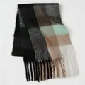 Schal aus Mohair mit Karomuster in Schwarz, Grau und Kaffee mit weichen Fransen - Grau und Braun Kariert (4)