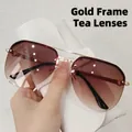 Lunettes de soleil aviateur avec monture en métal doré et verres dégradés marron en étui - Monture Dorée Verres Ambrés