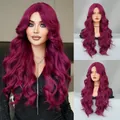 Parrucca lunga ondulata prugna magenta con riga centrale e ricci voluminosi - Fucsia