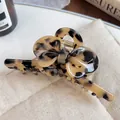 Tortoiseshell acetate bow claw clip with polished finish and gold spring detail - 11cm / Beige Tortoise Shell
