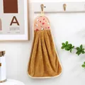 Bruine koraalvlies hangende handdoek met roze appelpatroon voor in de keuken - 28x38 / koffiekleur