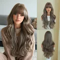 Peluca larga ondulada marrón miel con flequillo y volumen natural para mujer detalles - Rosa Púrpura
