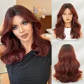 Middellange golvende synthetische pruik voor dames in wijnrood ombre met middenscheiding - 46cm / Frambozenrood Ombre
