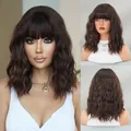 Dunkelbraune gewellte Perücke mit Pony und dezenten Highlights für einen natürlichen Look - 39cm (16 Zoll) / Tiefschwarz Mit Gold-Highlights