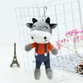 Détail de porte-clés vache en peluche avec t-shirt rayé et salopette sur une grille blanche - 15CM / Orange Avec Chaîne