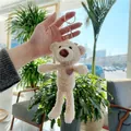 Teddybär Schlüsselanhänger aus hellbraunem Fleece mit goldenem Verschluss und Herz-Patch - Teddybär (053222) / Goldener Haken Rosa Herz