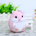 Makroaufnahme von süßem Hamster Plüsch Schlüsselanhänger in Rosa und Weiß - Einfache Kette / Rosa