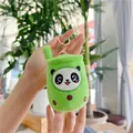 Detail van groene pluche panda bubble tea hanger met roségouden metalen karabijnslot - Gouden Sluiting / Groen / 11cm