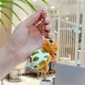 Detailopname van een pluche schildpad sleutelhanger in de hand gehouden voor de juiste afmeting - Bruin