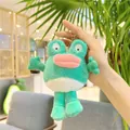 Nahaufnahme eines minzgrünen Plüschfrosch-Anhängers mit rosa Lippen in der Hand - Blaue Kette / 12cm