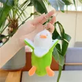 Dettaglio del portachiavi a forma di anatra banana in peluche con buccia verde - Verde Con Catena