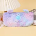 Dettaglio dell'astuccio in peluche sfumato con simpatico ricamo di mostro a un occhio - Viola con un Occhio Solo