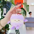 Primer plano de amuleto de bolsa de pastel de peluche en mano con textura morada y expresión - Púrpura Con Cadena