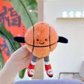 Gros plan d'un porte-clés basketball en peluche avec visage souriant et baskets rouges - Style Basketball (Chaîne Suspendue)