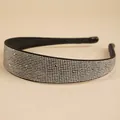 Glänzender Haarreif mit silbernen Strasssteinen auf schwarzem breitem Band für Damen-Haarschmuck - Silber