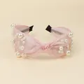 Roze knoop haarband met witte parels en mesh voering, luxe haaraccessoire - Lichtroze