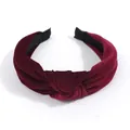 Eleganter burgunderroter Samt-Haarreif mit stilvollem Knotendesign für einen modernen Look - Burgunderrot
