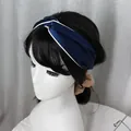 Elegante cerchietto largo in raso blu scuro con bordo bianco e nodo intrecciato - Blu scuro