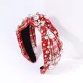 Dettaglio del cerchietto natalizio con tessuto scozzese, perle e strass luccicanti - Plaid Rosso
